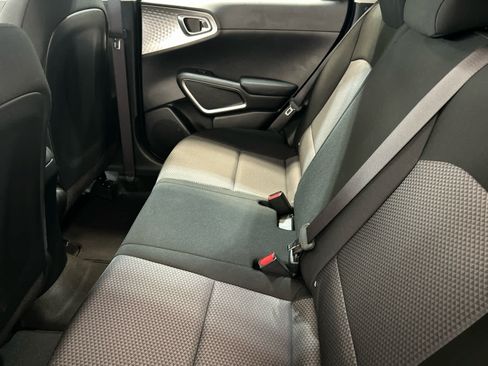 Used 2025 Kia Soul LX w/ LX Technology Package FWD image 5