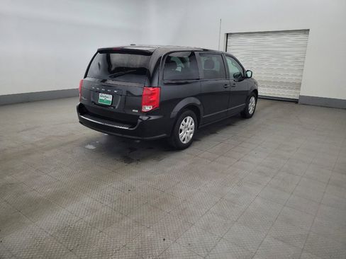 Used 2019 Dodge Grand Caravan SE w/ UConnect Hands-Free Group FWD image 9