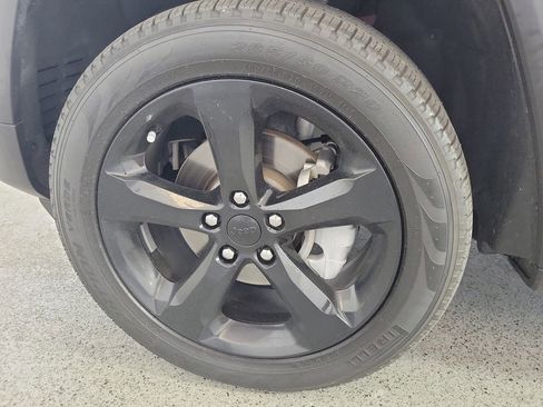 Used 2023 Jeep Grand Cherokee Limited w/ Luxury Tech Group II image 10