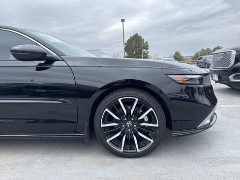 Used 2023 Honda Accord Touring image 3