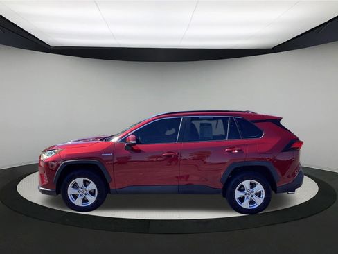 Used 2021 Toyota RAV4 XLE image 5