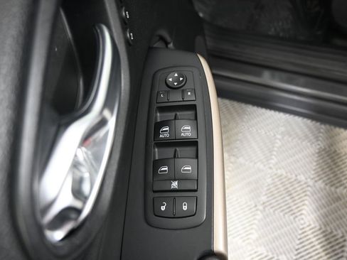Used 2017 Jeep Cherokee Limited w/ Luxury Group AWD/4WD image 19