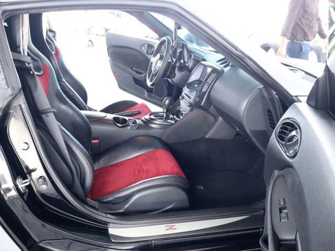 Used 2020 Nissan 370Z NISMO RWD image 33