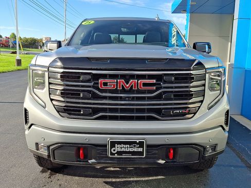 Used 2025 GMC Sierra 1500 AT4 image 2