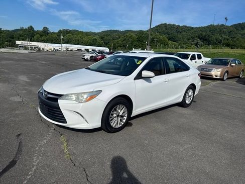 Used 2016 Toyota Camry LE FWD image 4