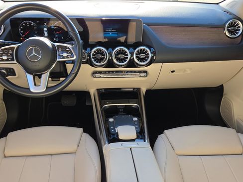 Used 2023 Mercedes-Benz GLA 250 w/ Premium Package image 13