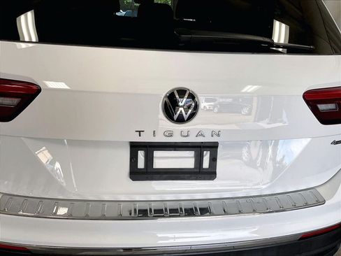 Used 2022 Volkswagen Tiguan SE AWD/4WD image 28