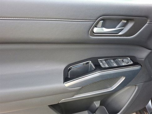 Certified 2025 Nissan Pathfinder SL w/ SL Premium Package image 14