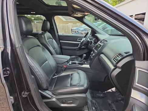 Used 2019 Ford Explorer XLT w/ Equipment Group 202A FWD image 29