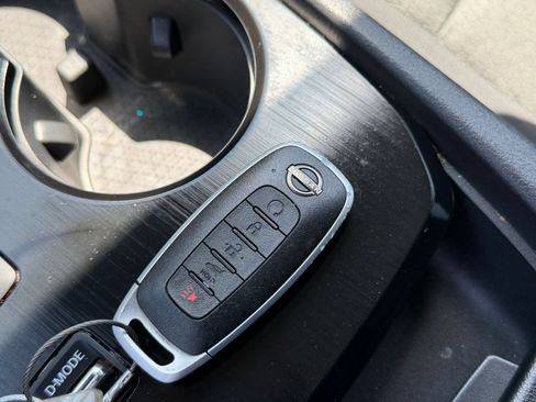 Used 2025 Nissan Rogue SV FWD image 26