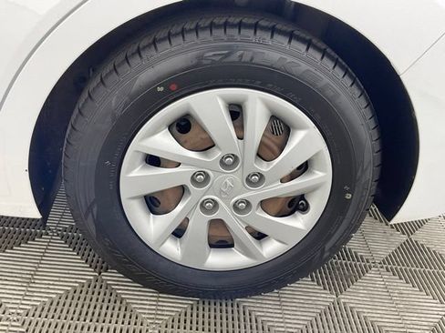 Used 2019 Hyundai Elantra SE w/ Cargo Package FWD image 9