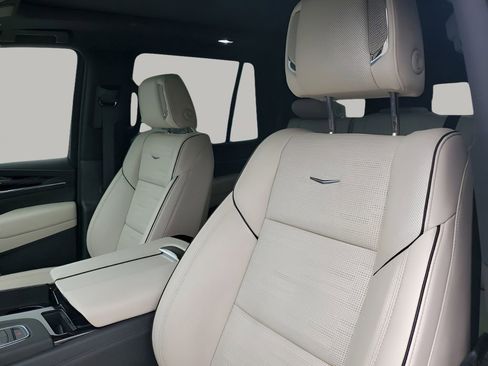 Used 2023 Cadillac Escalade Sport w/ LPO, ONYX Package image 30