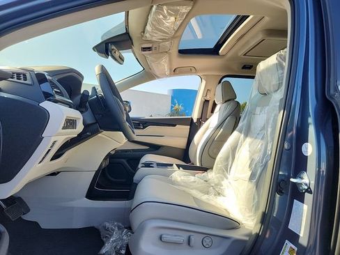 New 2026 Honda Odyssey Touring image 13
