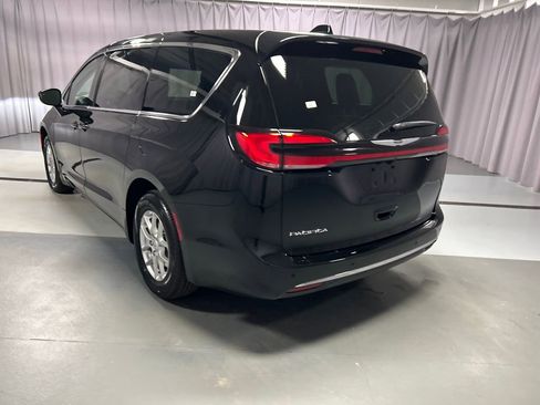 New 2026 Chrysler Pacifica Select image 5