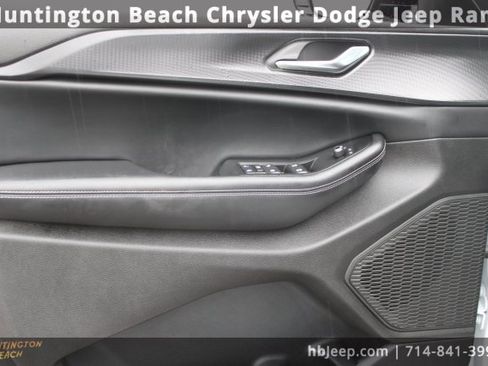 Used 2025 Jeep Grand Cherokee L Altitude image 10