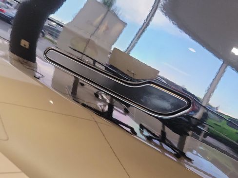 Used 2025 Tesla Model Y Long Range RWD image 10