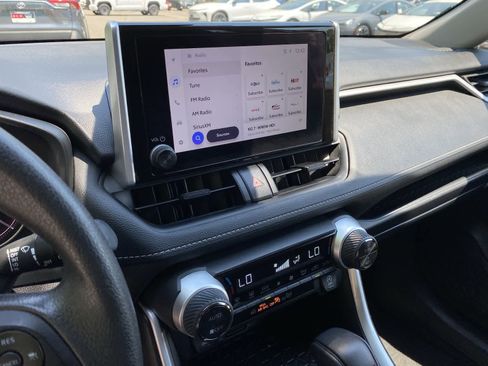Used 2025 Toyota RAV4 XLE AWD/4WD image 29