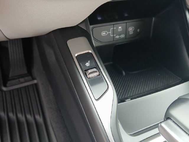 Certified 2024 Kia Sorento S FWD image 26
