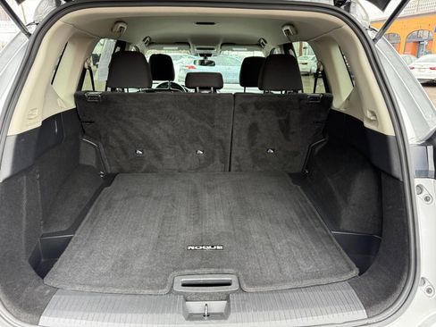 Used 2024 Nissan Rogue S image 9