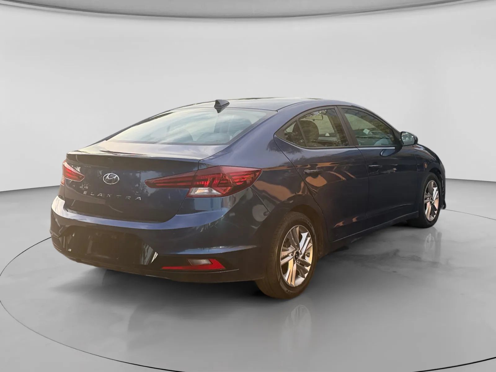 Used 2020 Hyundai Elantra SEL FWD image 5