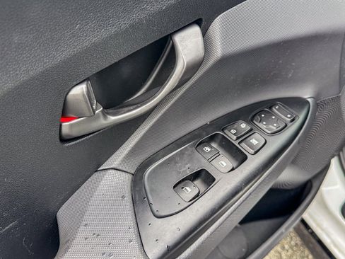 Used 2020 Hyundai Veloster Turbo image 14