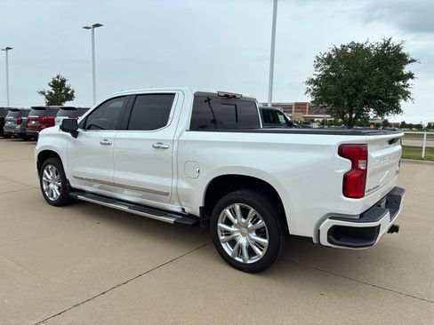 Used 2025 Chevrolet Silverado 1500 High Country w/ High Country Premium Package RWD image 3