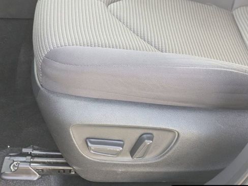 Used 2024 Toyota Highlander LE image 25