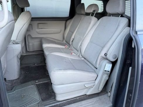 Used 2018 Kia Sedona LX FWD image 23