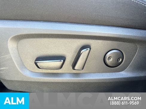 Used 2025 Nissan Pathfinder SV image 22