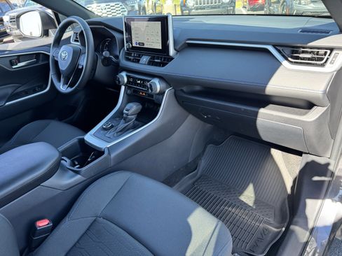 Used 2025 Toyota RAV4 SE image 36