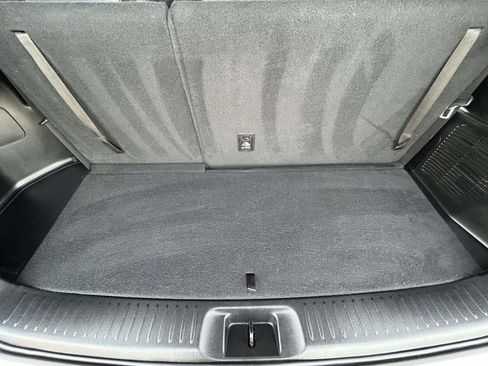 Used 2019 Toyota Highlander XLE image 19