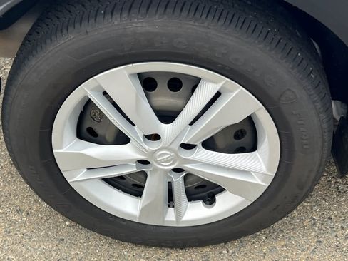 Used 2024 Nissan Kicks S image 13