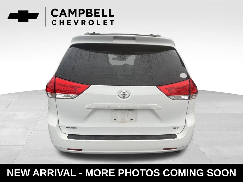 Used 2012 Toyota Sienna XLE FWD image 4