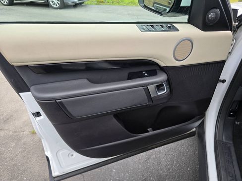 Used 2018 Land Rover Discovery SE AWD/4WD image 14