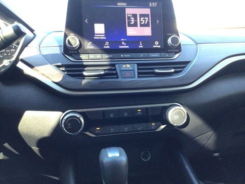 Used 2024 Nissan Altima 2.5 SV image 14