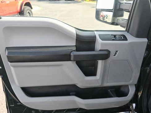 Used 2017 Ford F150 XL w/ Heavy-Duty Payload Package image 19