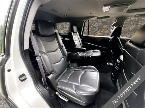 Used 2017 Cadillac Escalade Luxury AWD/4WD image 22
