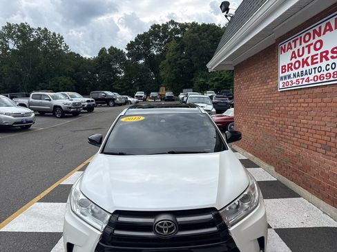 Used 2018 Toyota Highlander XLE AWD/4WD image 7