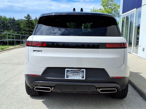 Used 2026 Land Rover Range Rover Sport SE AWD/4WD image 4