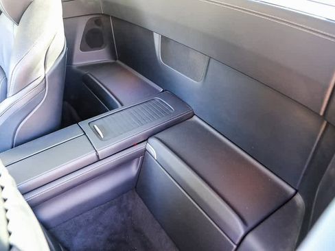 Used 2013 Mercedes-Benz SL 550 image 18