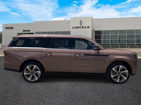 New 2026 Lincoln Navigator L Black Label AWD/4WD image 2