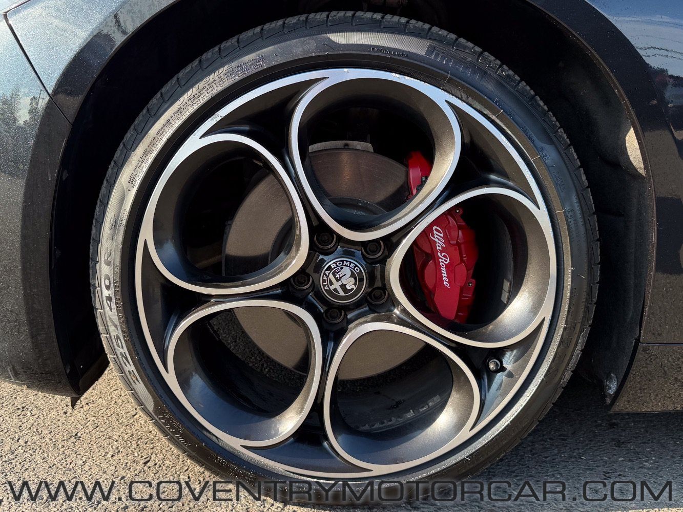 Used 2022 Alfa Romeo Giulia Veloce AWD/4WD image 11