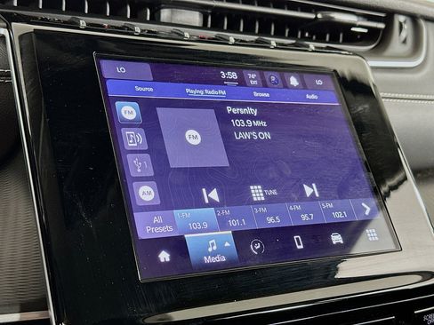 Used 2023 Jeep Grand Cherokee Laredo AWD/4WD image 21