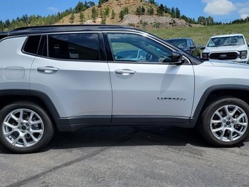 Used 2025 Jeep Compass Limited AWD/4WD image 5