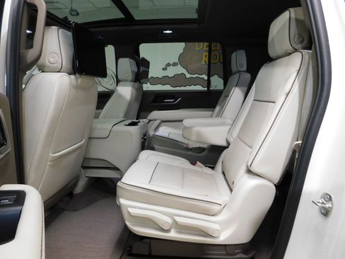 Used 2025 GMC Yukon XL Denali w/ Denali Reserve Package AWD/4WD image 76