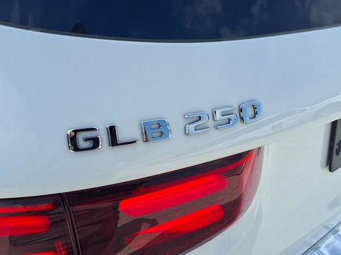 Used 2025 Mercedes-Benz GLB 250 w/ Exclusive Package image 9