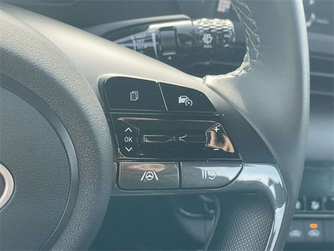 Certified 2025 Hyundai Elantra Sport image 15