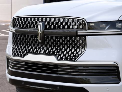 New 2027 Lincoln Navigator L Reserve RWD image 17