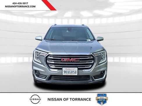 Used 2024 GMC Terrain SLT image 2