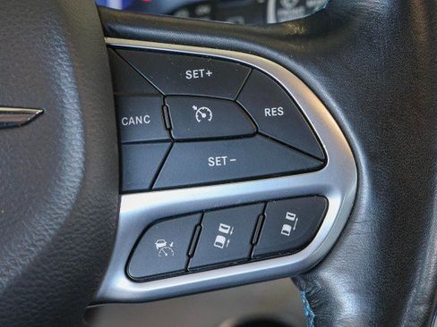 Used 2021 Chrysler Pacifica Touring-L FWD image 24